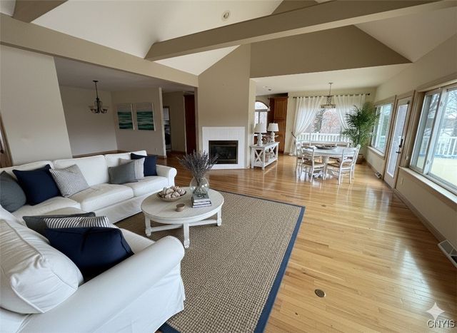 18 Island Shadow Drive, Granby, NY 13069