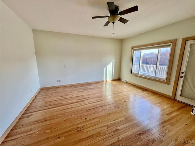 18 Island Shadow Drive, Granby, NY 13069