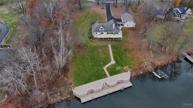 18 Island Shadow Drive, Granby, NY 13069