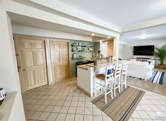 18 Island Shadow Drive, Granby, NY 13069