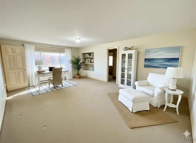 18 Island Shadow Drive, Granby, NY 13069