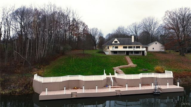 18 Island Shadow Drive, Granby, NY 13069