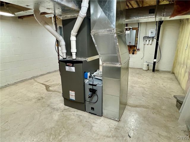 18 Island Shadow Drive, Granby, NY 13069