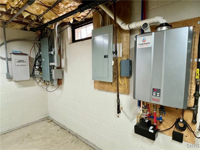 18 Island Shadow Drive, Granby, NY 13069