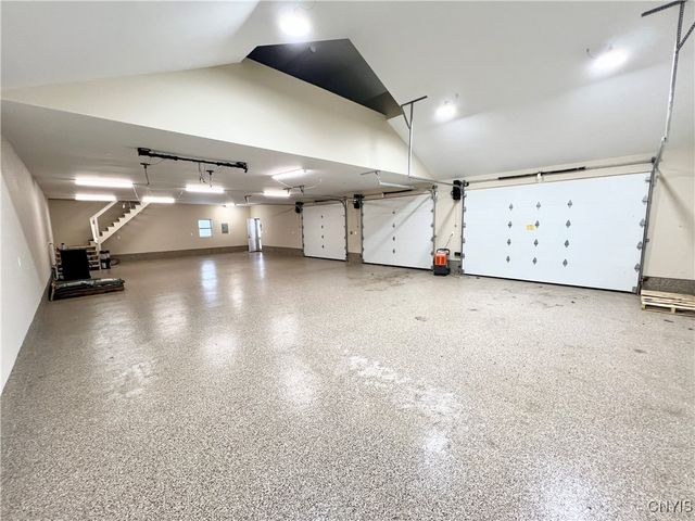 18 Island Shadow Drive, Granby, NY 13069