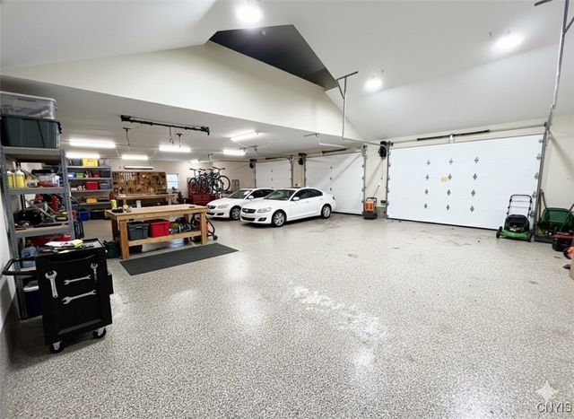 18 Island Shadow Drive, Granby, NY 13069