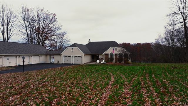 18 Island Shadow Drive, Granby, NY 13069