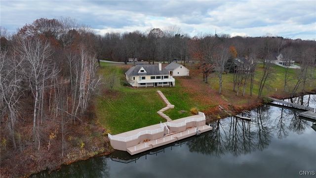 18 Island Shadow Drive, Granby, NY 13069