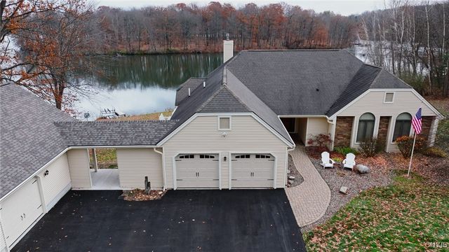 18 Island Shadow Drive, Granby, NY 13069