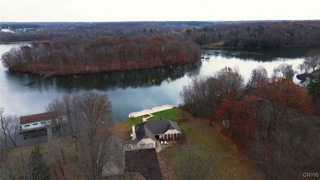 18 Island Shadow Drive, Granby, NY 13069