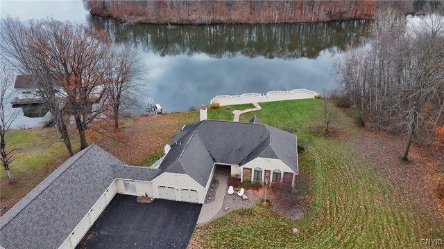 18 Island Shadow Drive, Granby, NY 13069