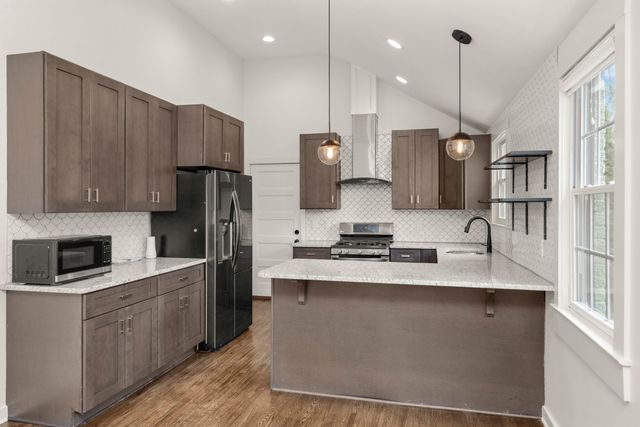 2722 Ennis Rd, Nashville, TN 37210