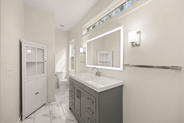 2722 Ennis Rd, Nashville, TN 37210