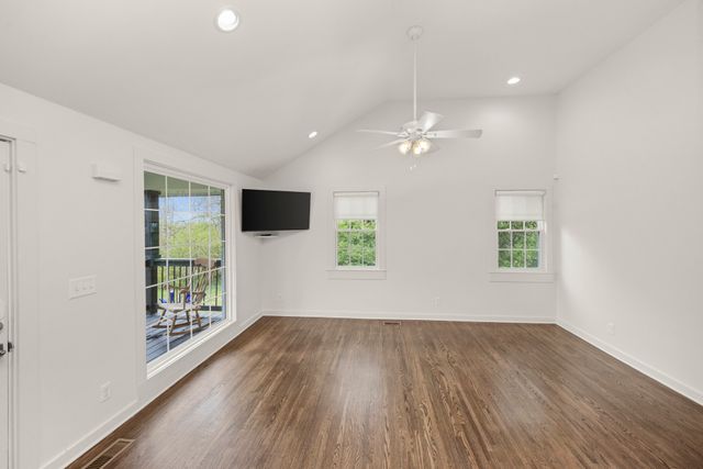 2722 Ennis Rd, Nashville, TN 37210