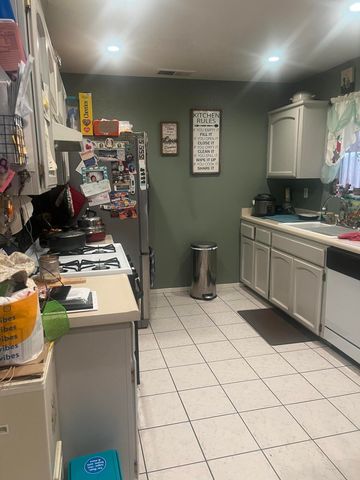 248 Exie Lane, Dinuba, CA 93618