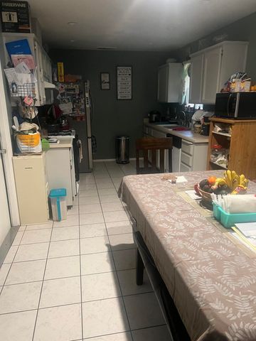 248 Exie Lane, Dinuba, CA 93618