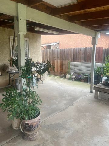 248 Exie Lane, Dinuba, CA 93618