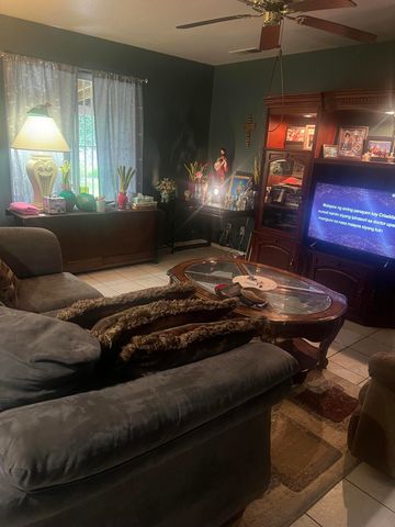 248 Exie Lane, Dinuba, CA 93618