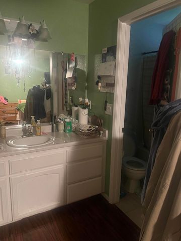 248 Exie Lane, Dinuba, CA 93618