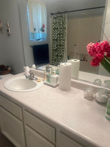 248 Exie Lane, Dinuba, CA 93618