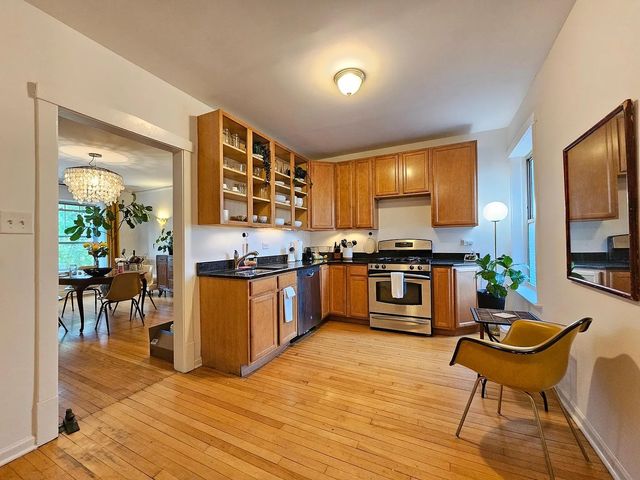 605 Washington Boulevard 3N, Oak Park, IL 60302