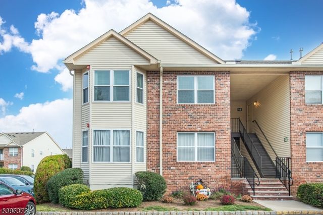 16 Claire Ct, East Hanover Twp., NJ 07936