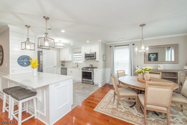 16 Claire Ct, East Hanover Twp., NJ 07936