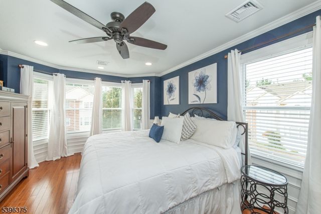 16 Claire Ct, East Hanover Twp., NJ 07936