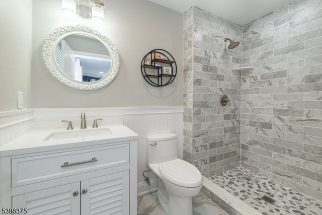 16 Claire Ct, East Hanover Twp., NJ 07936