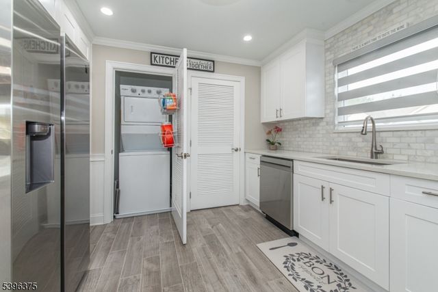 16 Claire Ct, East Hanover Twp., NJ 07936