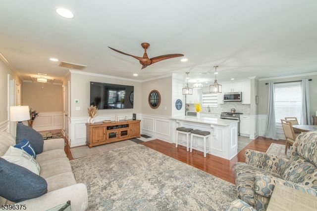 16 Claire Ct, East Hanover Twp., NJ 07936