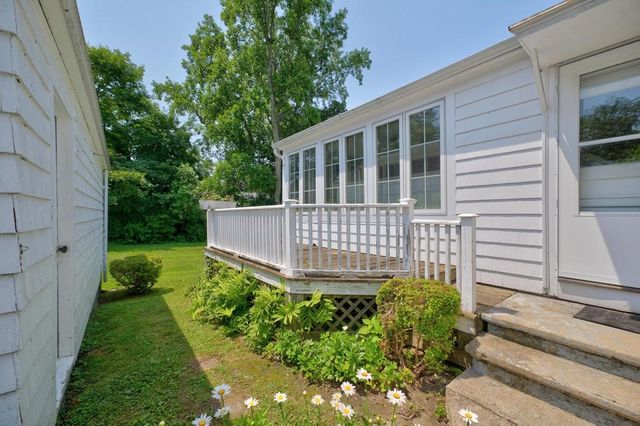 83 South Avenue, Tiverton, RI 02878