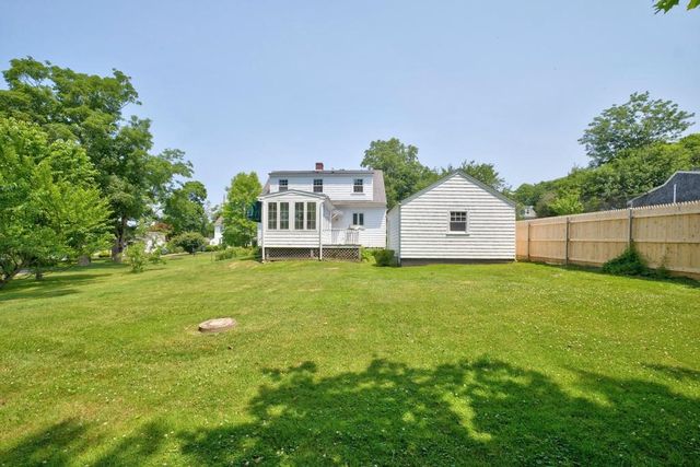 83 South Avenue, Tiverton, RI 02878