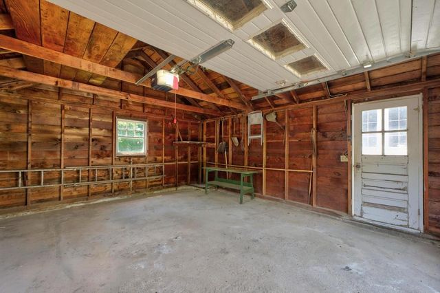 83 South Avenue, Tiverton, RI 02878