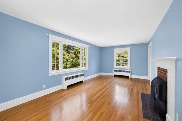 83 South Avenue, Tiverton, RI 02878