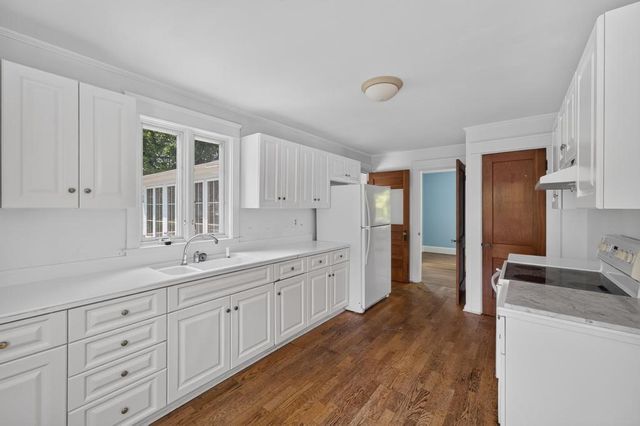 83 South Avenue, Tiverton, RI 02878