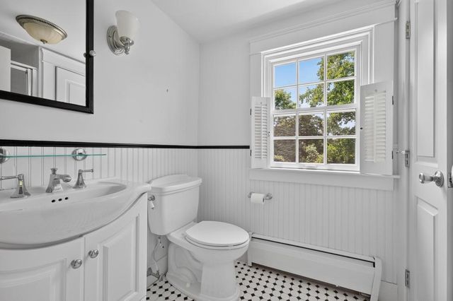 83 South Avenue, Tiverton, RI 02878
