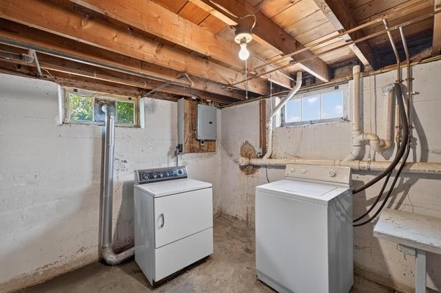 83 South Avenue, Tiverton, RI 02878