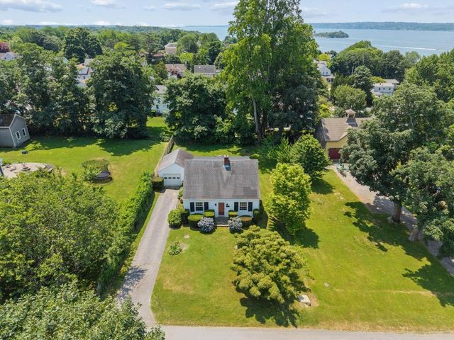 83 South Avenue, Tiverton, RI 02878