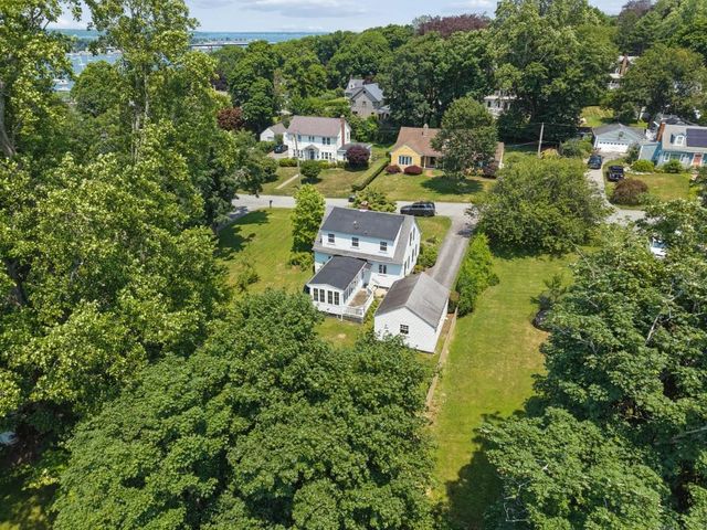 83 South Avenue, Tiverton, RI 02878