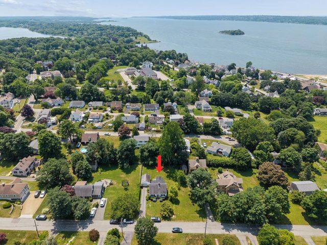 83 South Avenue, Tiverton, RI 02878