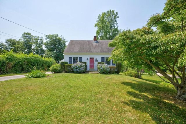 83 South Avenue, Tiverton, RI 02878
