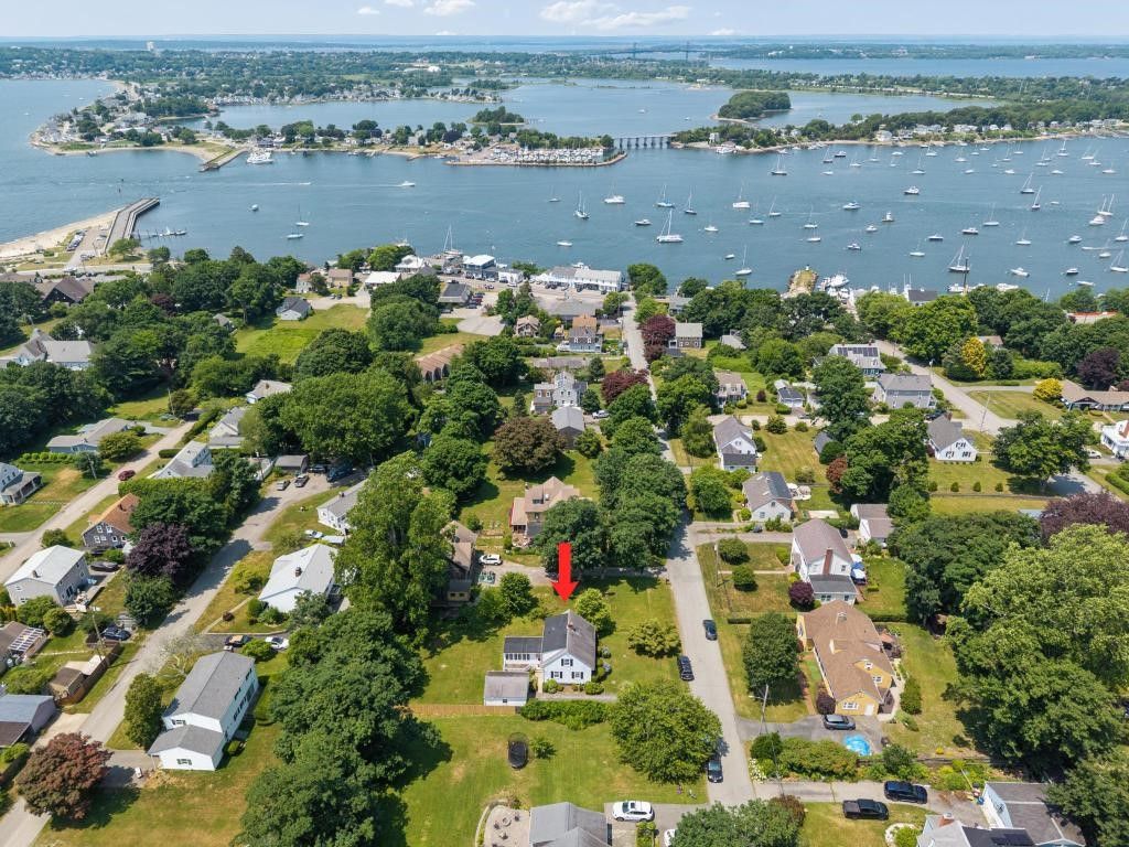 83 South Avenue, Tiverton, RI 02878