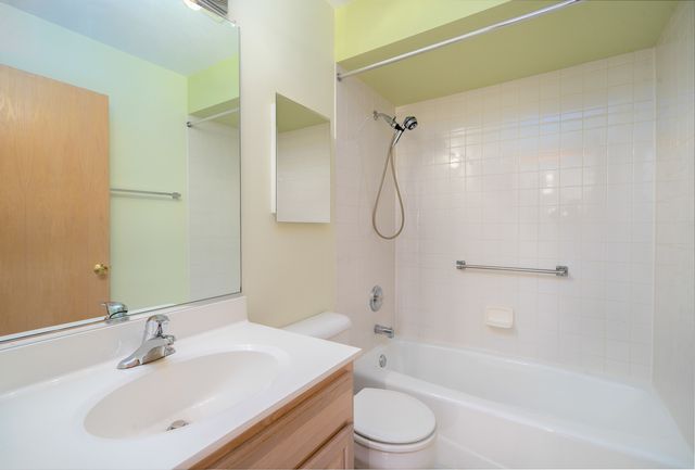 1078 Amber Drive, Lemont, IL 60439