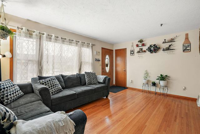 4934 Oliver Avenue N, Minneapolis, MN 55430