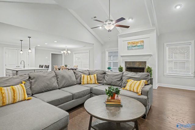 15543 Ironcrest Drive NW, Harvest, AL 35749