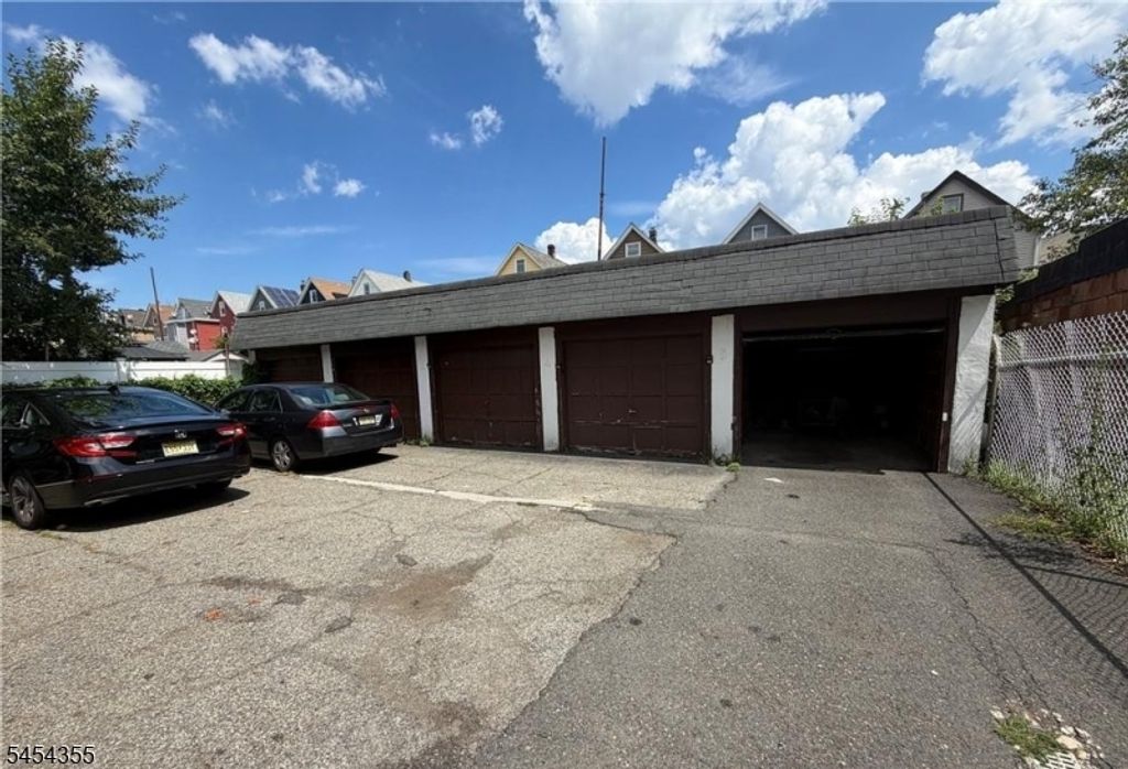 212 Sherman St, Perth Amboy City, NJ 08861 — photo 2