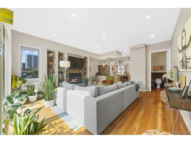 2312 Curtis St, Denver, CO 80205