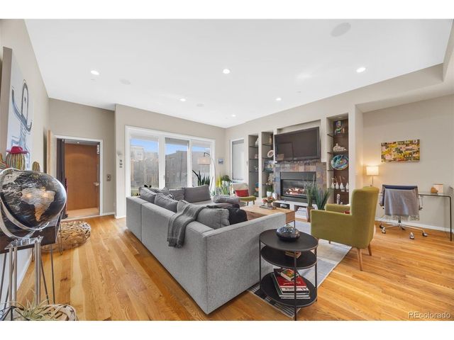 2312 Curtis St, Denver, CO 80205