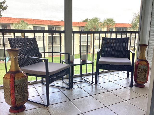 681 S Hollybrook Dr 307, Pembroke Pines, FL 33025